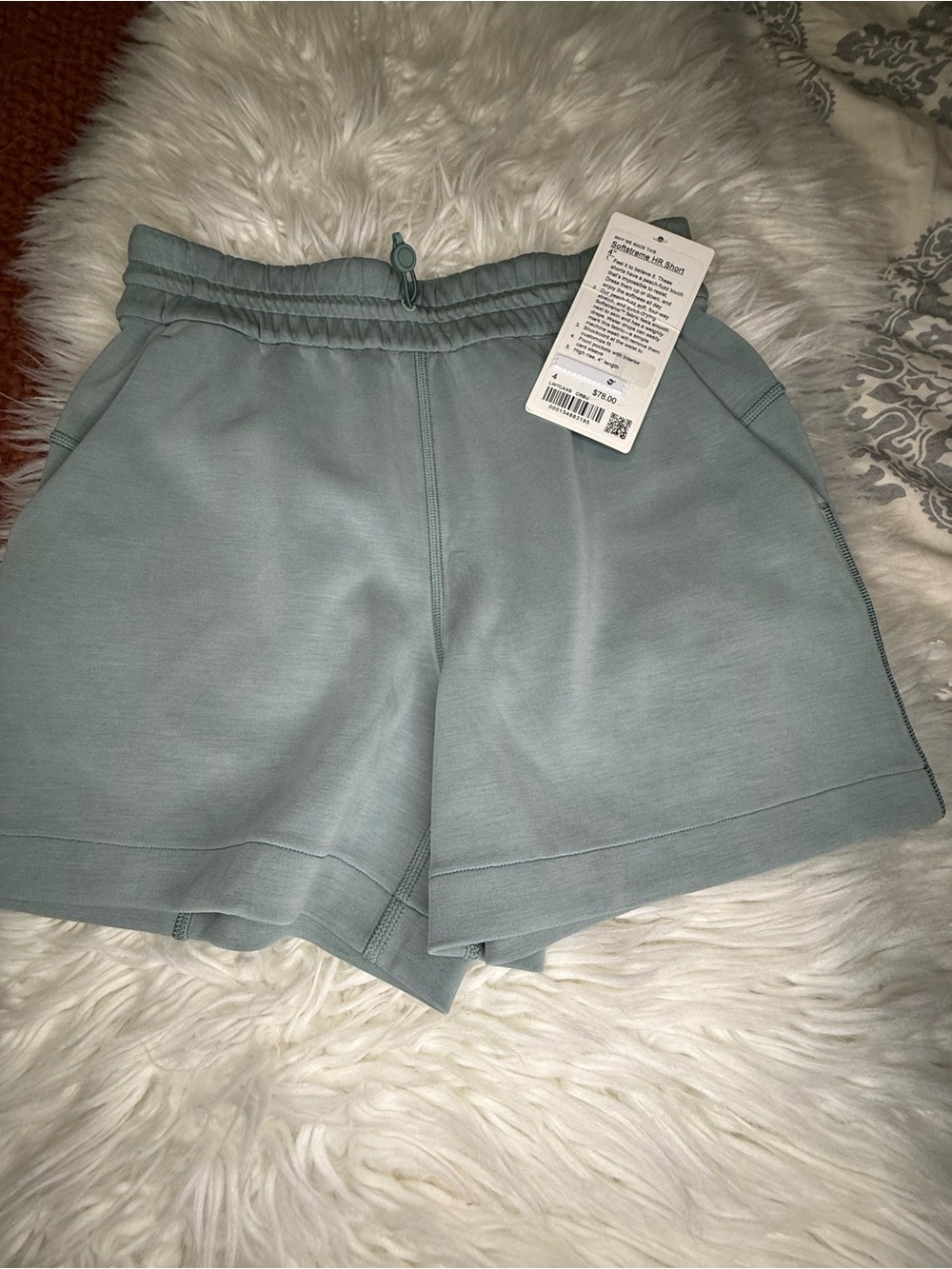 Lululemon Sz 4 softstreme shorts nwt